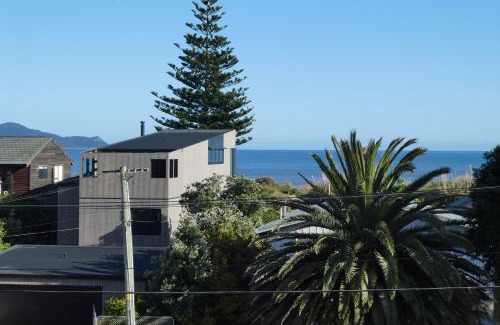 Waikanae Maison | Olde Beach Villa