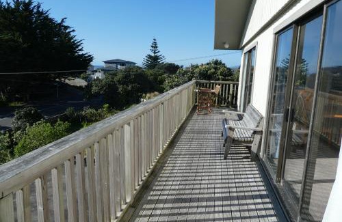 Waikanae Maison | Olde Beach Villa