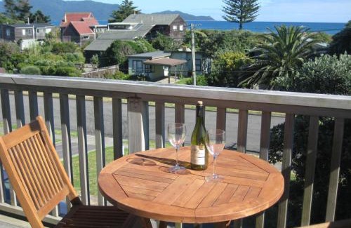 Waikanae Maison | Olde Beach Villa