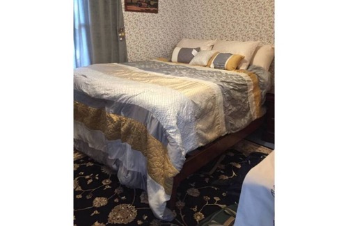 Dayton Maison | Ole Tyme B&B Warm setting with a country feel.