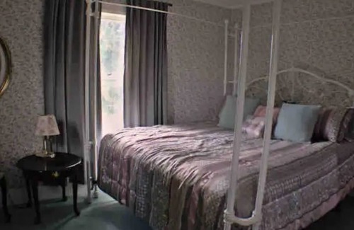 Dayton Maison | Ole Tyme B&B Warm setting with a country feel.