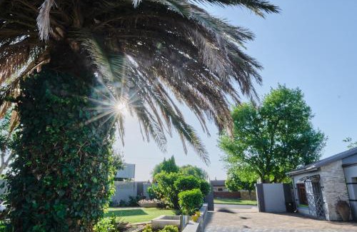 Evander Maison | Oleratong Guest House