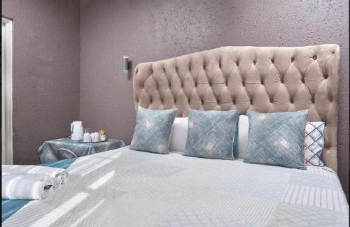 Evander Maison | Oleratong Guest House