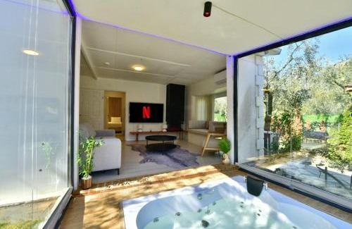 Iznik Maison | Olive & Lake Villa- Heated pool