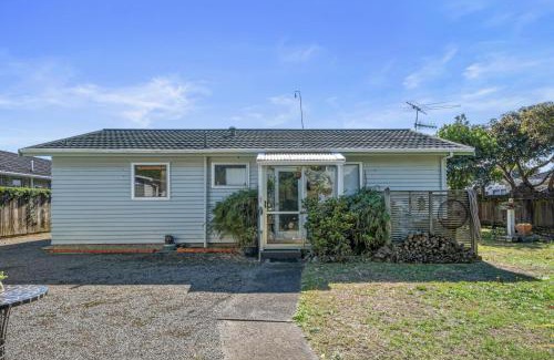 Paraparaumu Beach Maison | Olive Terrace - Paraparaumu Holiday Home