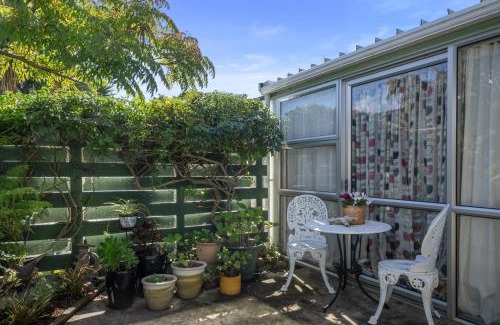 Paraparaumu Beach Maison | Olive Terrace - Paraparaumu Holiday Home