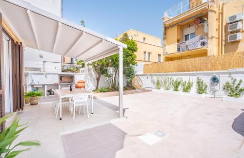 Poetto Appartement | Oltremare, Patio, two steps from the sea