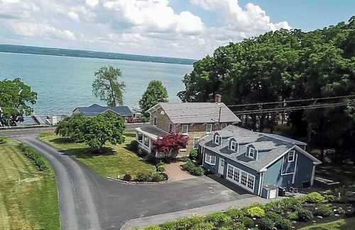 Town of Varick Cottage | Olver Farm Guest House : Park-Like Setting