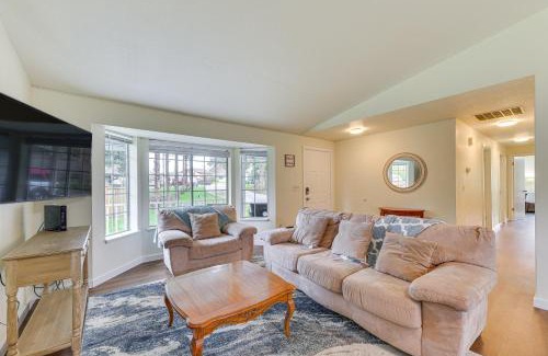 Tanglewilde-Thompson Place Maison | Olympia Home with Deck about 7 Mi to Amtrak Train!