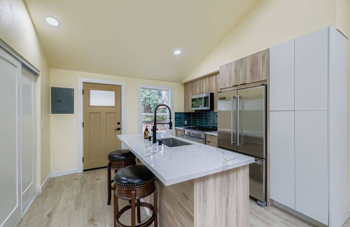 Olympic Hills Maison | Olympic Hills 2BR Home w/Huge Yard + Tiki Bar