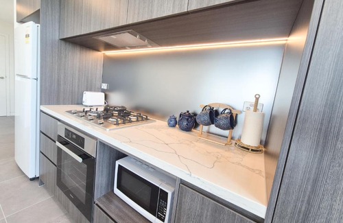 Lidcombe Appartement | Olympic Park Escape 2BR w Gym, Pool & Free Parking