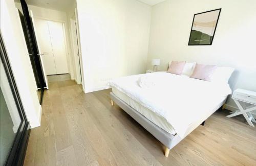 Lidcombe Appartement | Olympic Park Oasis - New 3b2b condo - Pool, Parking