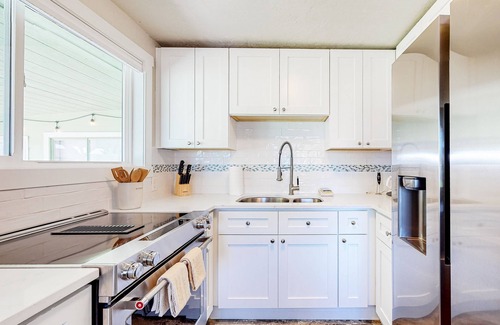 Lilliwaup Maison | Olympic Peninsula home with private patio, deck, & W/D