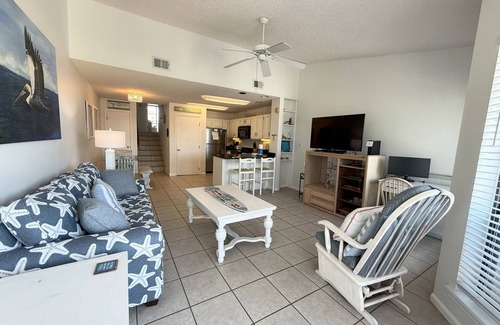 East End Maison | OM J5 pet friendly community pool beach access