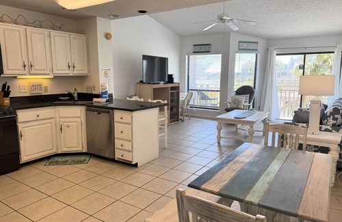 East End Maison | OM J5 pet friendly community pool beach access