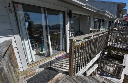 East End Maison | OM J5 pet friendly community pool beach access