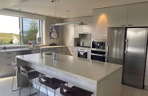Omaha Maison | Omaha Beach Front, Paradise! Perfect for relaxing & entertaining
