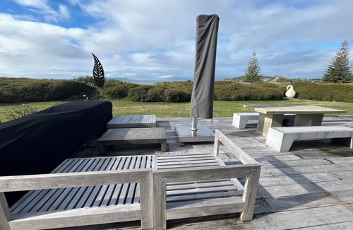 Omaha Maison | Omaha Beach Front, Paradise! Perfect for relaxing & entertaining