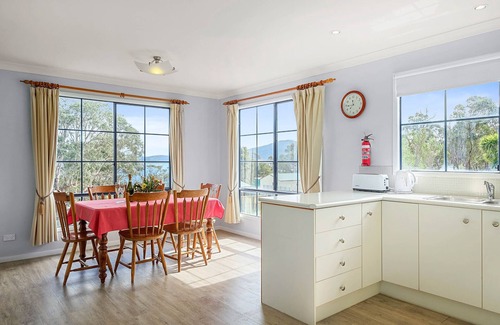 Alonnah Maison | Omaroo Cottage Bruny Island