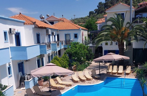Anaxos Appartement | Omega Rooms Anaxos family run apartments with pool just 400m to the beach