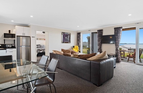 Omokoroa Maison | Omokoroa Sea View Apartment, peaceful, clean and comfortable