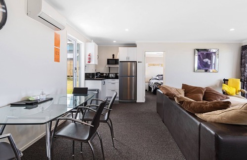 Omokoroa Maison | Omokoroa Sea View Apartment, peaceful, clean and comfortable
