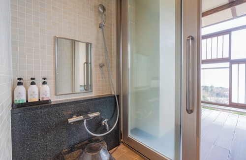 Yawatano Maison | Omuro no Mori Gyokusui - Adults Only