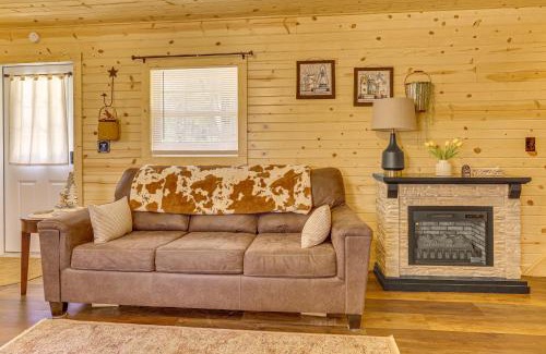 Zanesville Maison | On 40 Acres Charming Cabin in Zanesville!