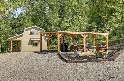 Zanesville Maison | On 40 Acres Charming Cabin in Zanesville!