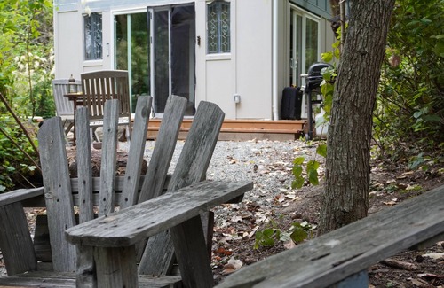 Vashon Island Cottage | Sur un domaine de 40 acres, baignoire extérieure, foyer, hamacs, animaux domestiques!