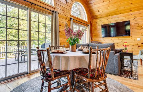 Farmington Maison | On Baxter Lake Wooded Retreat Near Trails