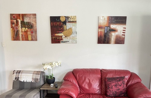 Johnsonville Maison | on bus route, handy location
