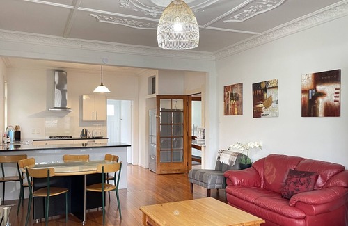 Johnsonville Maison | on bus route, handy location