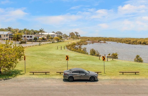 Lota Appartement | On Esplanade own 2 bedroom flat & pool, Manly cafe precinct