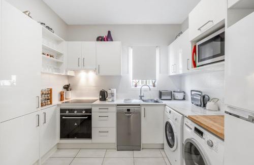 Lota Appartement | On Esplanade own flat & Pool, Manly cafe precinct