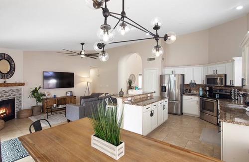 Gilbert Maison | On HGTV Show House Hunters! Heated Pool! Family & Dog friendly, Prime location!