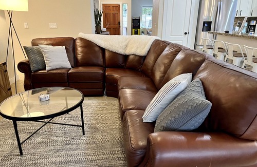 Gilbert Maison | On HGTV Show House Hunters! Heated Pool! Family & Dog friendly, Prime location!