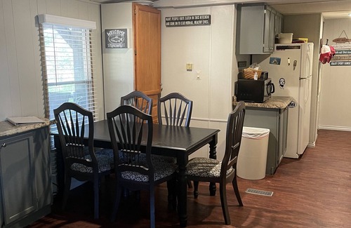 Park Hill Cabine | On Lake Tenkiller, near Barnacle Bill's Marina with Fantastic outdoor space.
