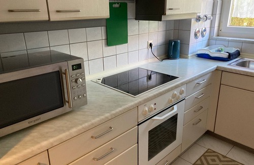Kirchheim unter Teck Appartement | On the A8 & yet close to the city! Apartment for max. 5 guests with good connections A8-B10-S1