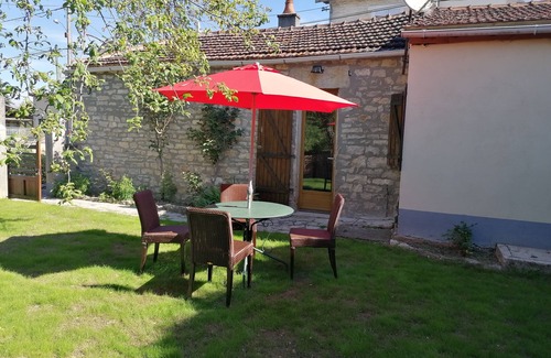 Voutenay-sur-Cure Maison | On the banks of the Cure, small house in the countryside