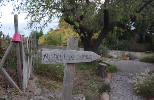 Cruzy Appartement | Au bord du canal du midi, gîte dans les vignes en face d'une table d'excellence