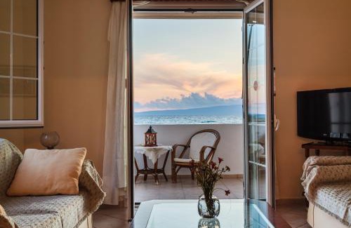Akrogialion Appartement | On the Beach - Akroyali Family Lodging