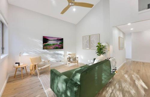Grange Appartement | On the Brook - Private 2 bed + loft and pool