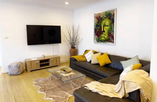Cronulla Appartement | On The Esplanade - Close to beach & Cronulla mall with Aircon