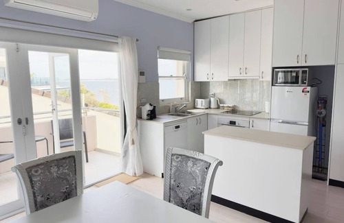 Cronulla Appartement | On The Esplanade sunny apt with a view