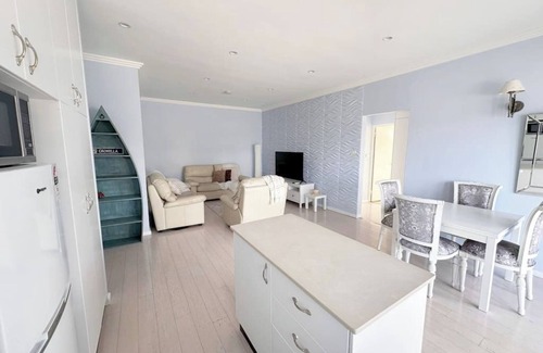 Cronulla Appartement | On The Esplanade sunny apt with a view