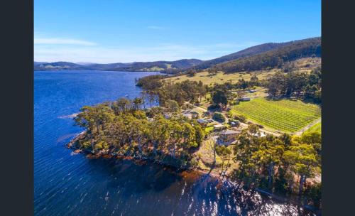 Lymington Maison | On the Huon River