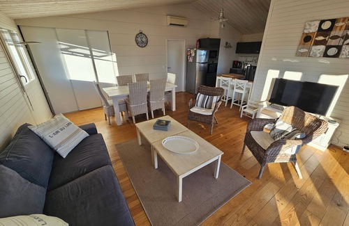 Gruissan Chalet De Ski | CHALET FRONT DE MER ENTIEREMENT CLIMATISE