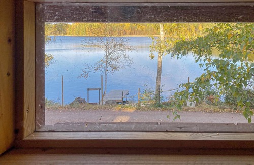Kolmarden Maison | On the shore of Lake Torsjön, this compact cottage with private sauna welcomes you.