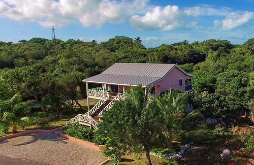 Marsh Harbour Appartement | On the Water-Gated Community-Private Boat Slip/L-In Town,2 Blocks From Resturant